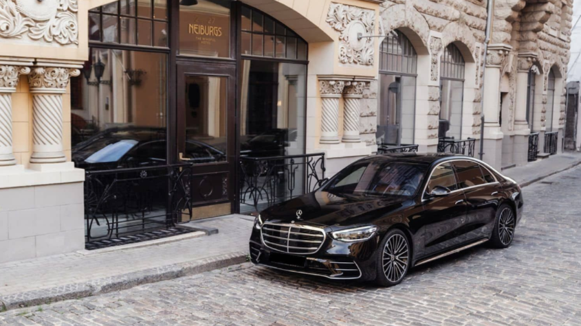 Easily Book Your Chauffeur Services Anywhere in the UK